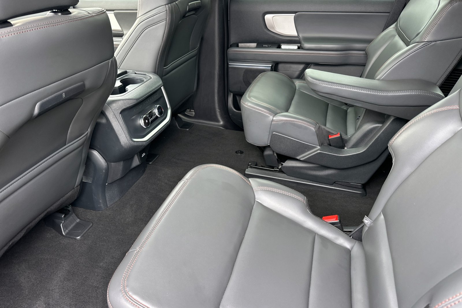 Used 2025 Ford Expedition Active AWD/4WD image 11