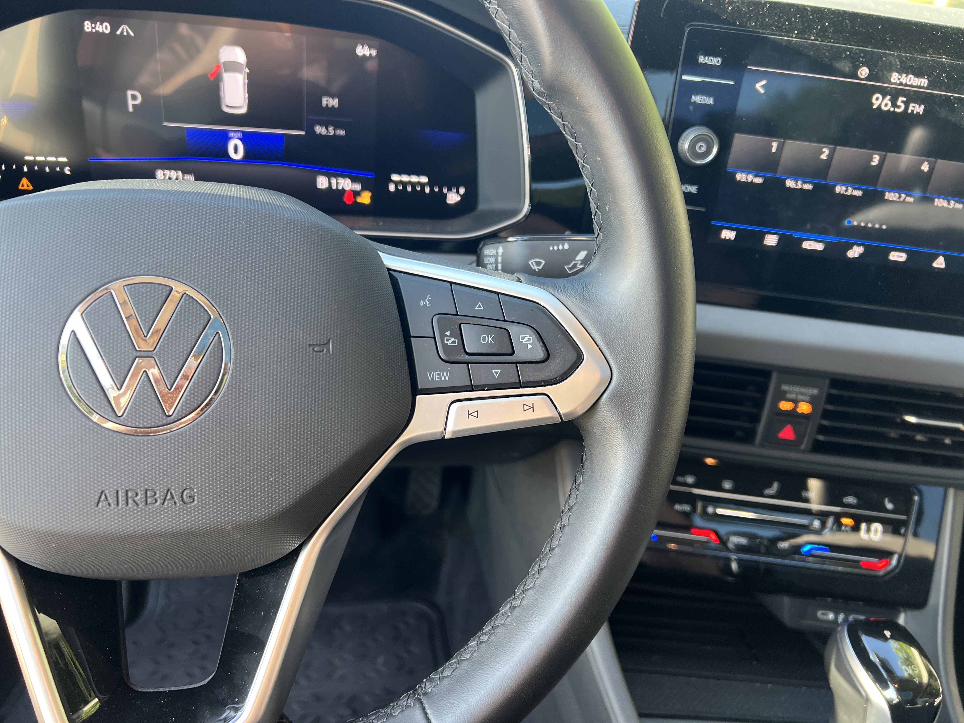 Used 2025 Volkswagen Jetta SE w/ Sunroof Package FWD image 18