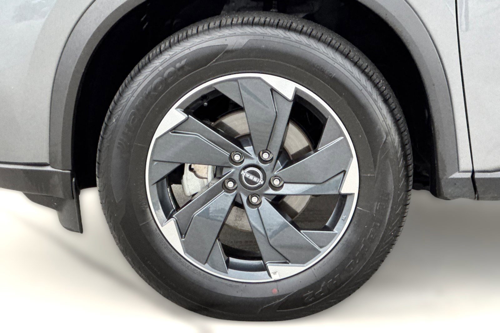 Used 2025 Nissan Rogue SV AWD/4WD image 12