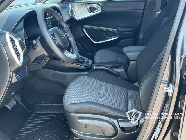 Used 2025 Kia Soul LX w/ LX Technology Package FWD image 15