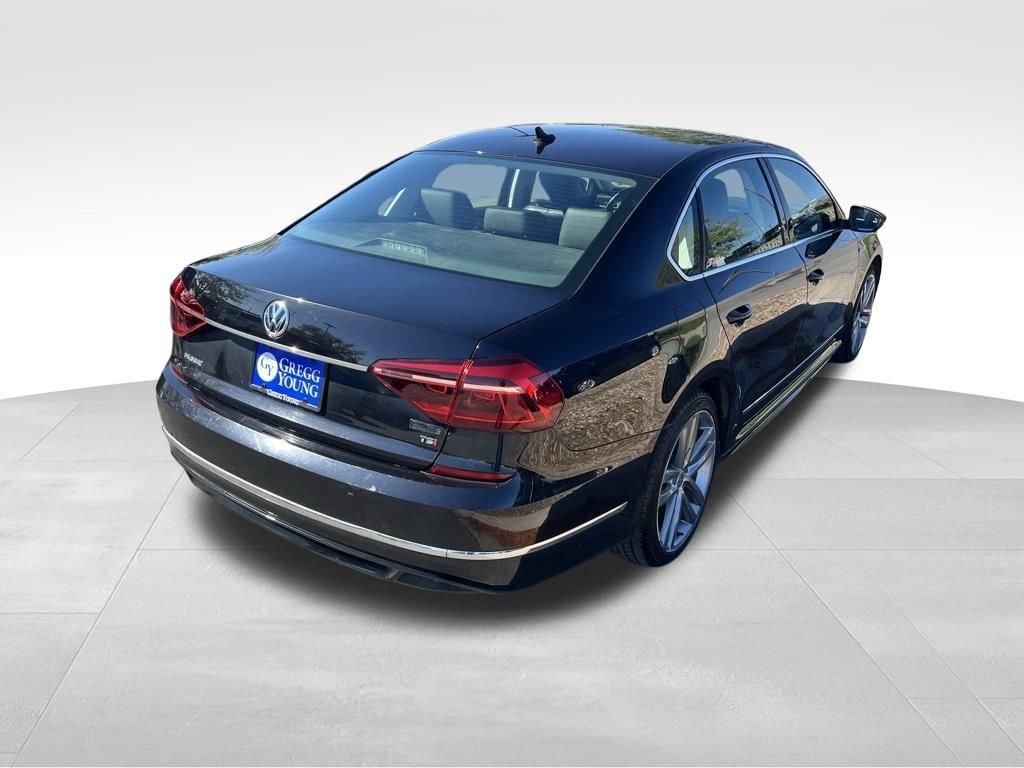 Used 2017 Volkswagen Passat 1.8T R-Line image 6