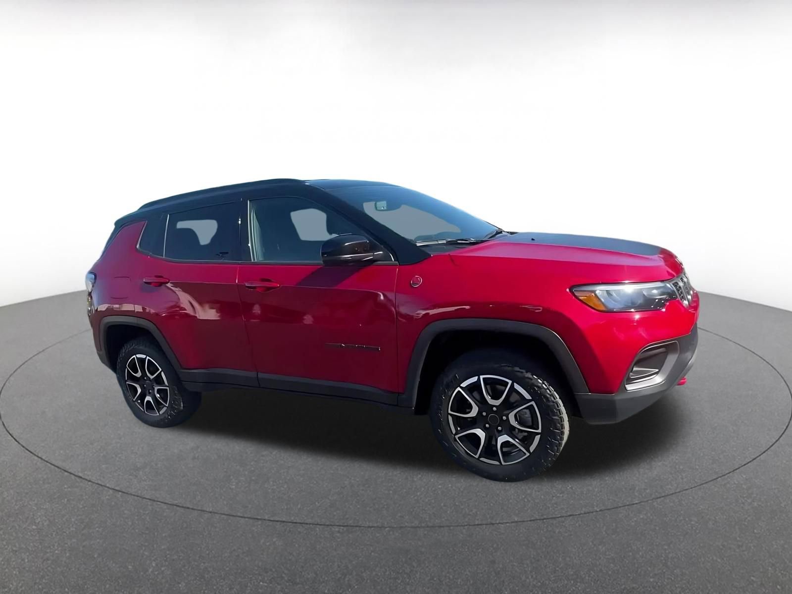 Used 2025 Jeep Compass Trailhawk AWD/4WD image 2