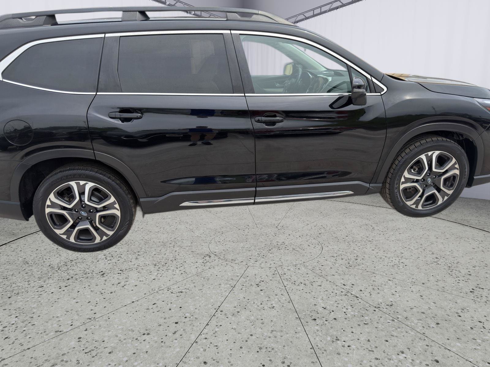 Used 2023 Subaru Ascent Limited AWD/4WD image 3