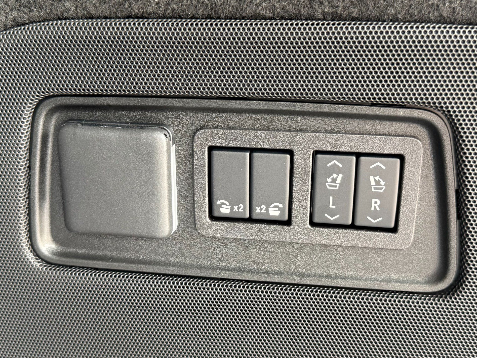 Used 2025 Cadillac Escalade Sport Platinum w/ LPO, Floor Liner Package AWD/4WD image 41