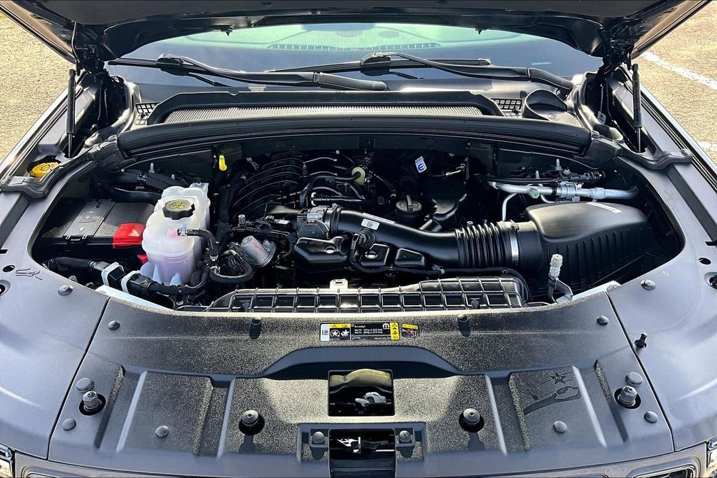 Used 2023 Jeep Grand Cherokee Limited w/ Black Appearance Package image 10