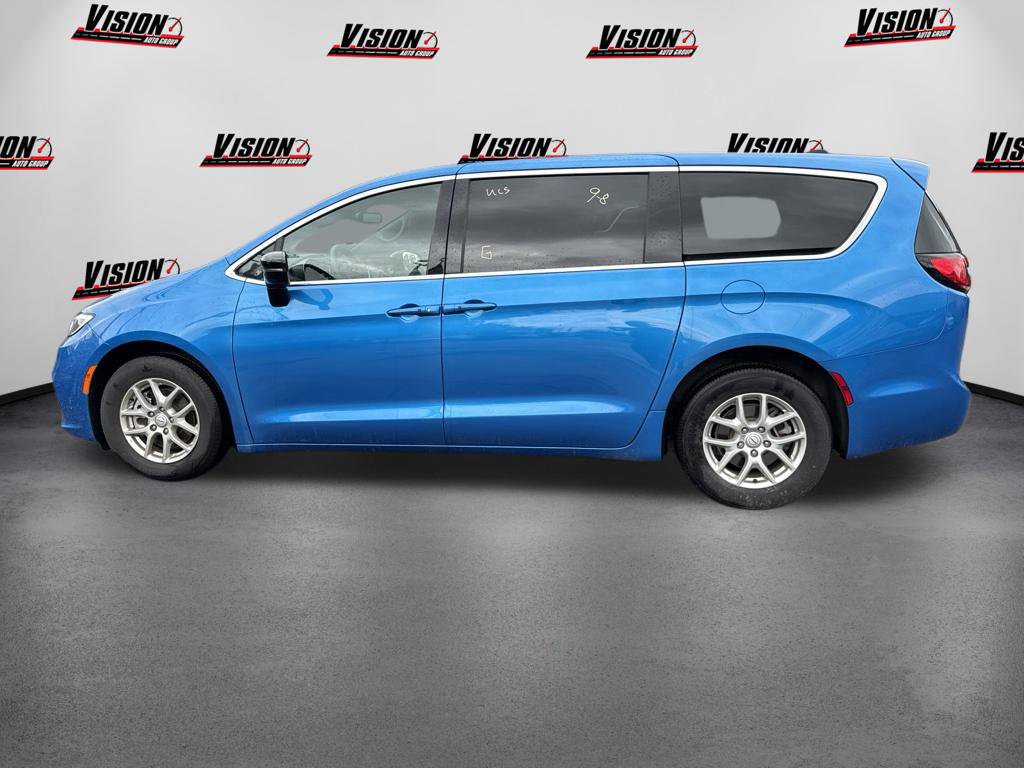 Used 2026 Chrysler Pacifica Select FWD image 8