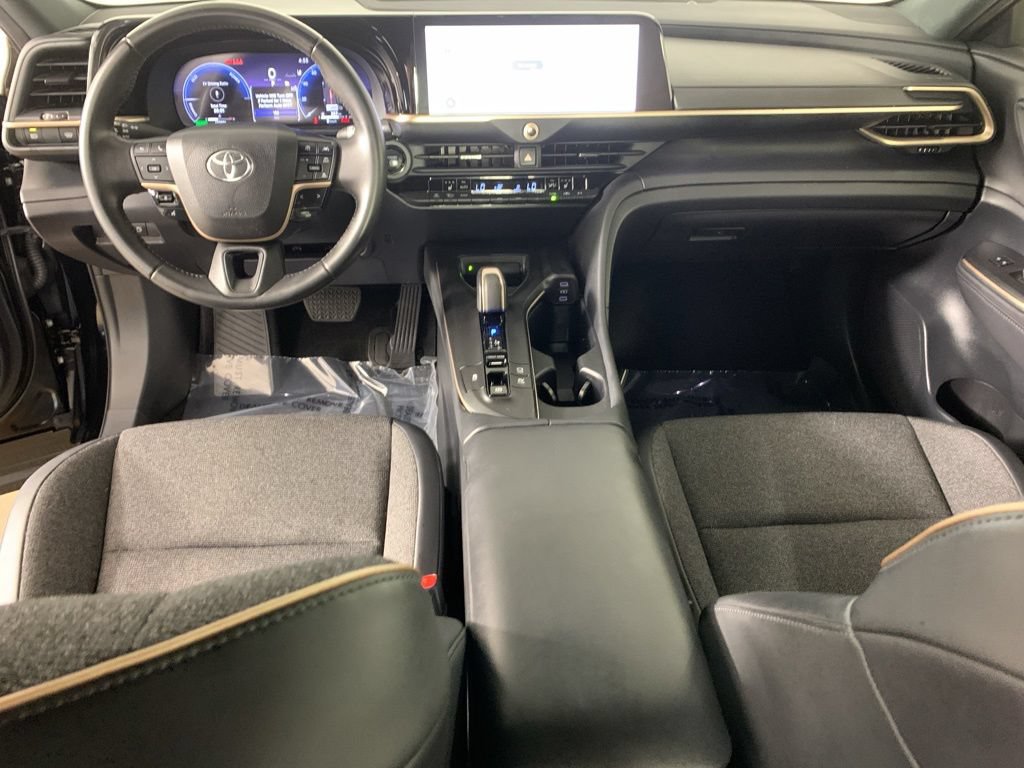 Used 2023 Toyota Crown AWD/4WD image 32