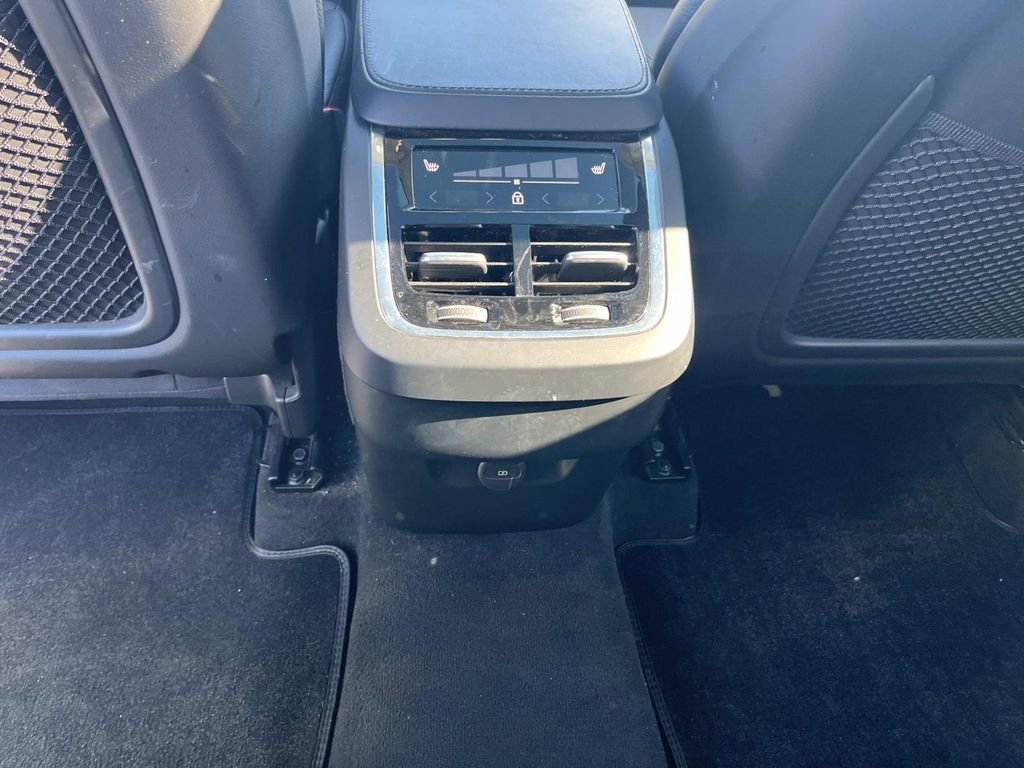 Used 2023 Volvo XC90 B6 Plus image 17