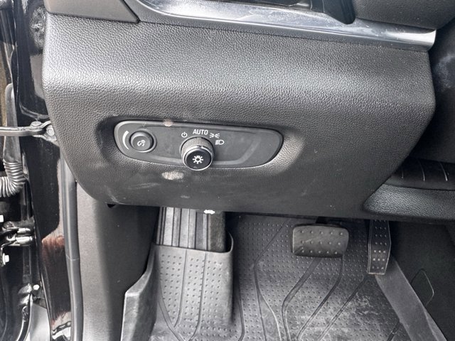 Used 2023 Chevrolet Traverse LT image 18