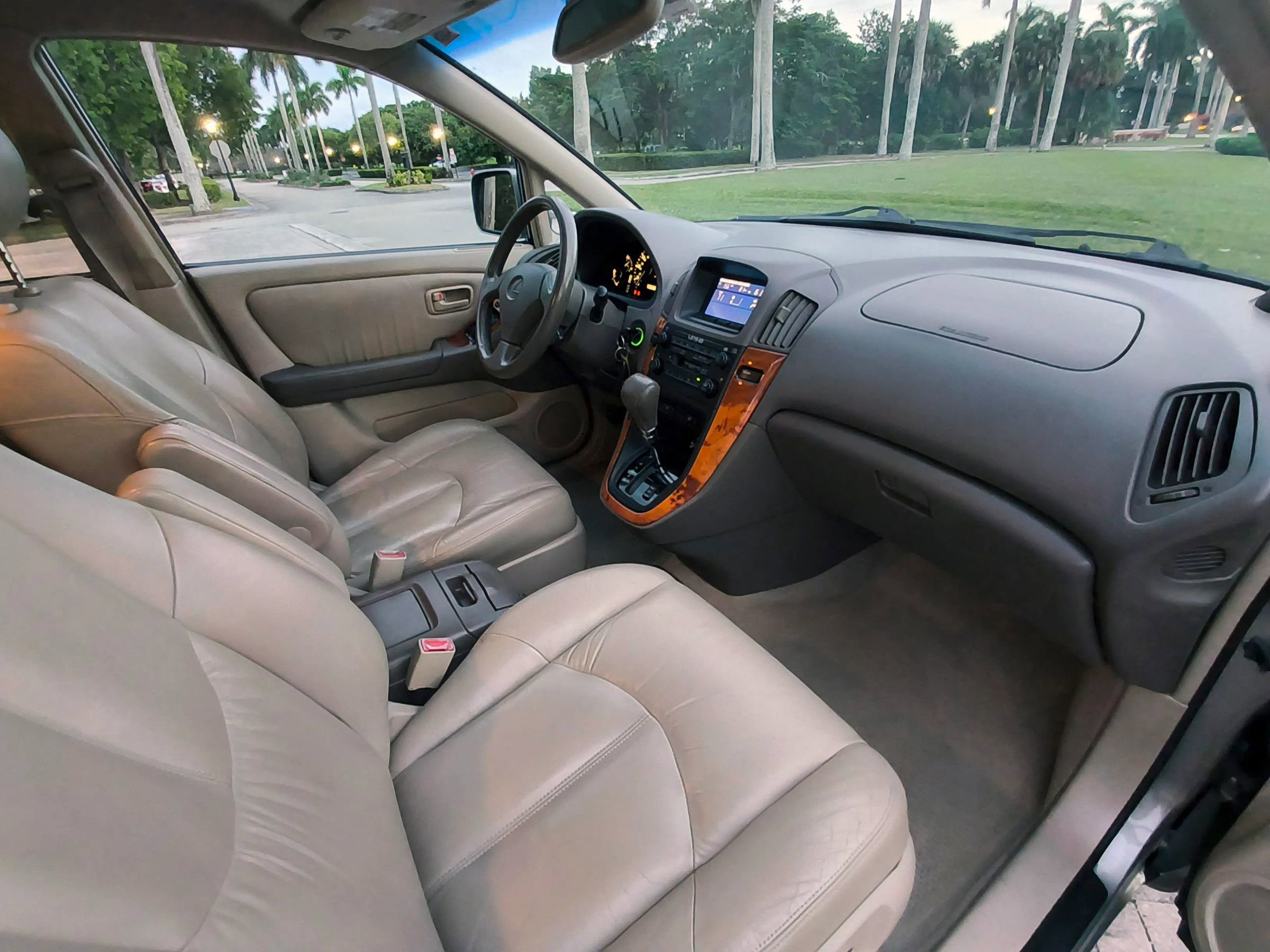 Used 2000 Lexus RX 300 4WD w/ Premium Pkg image 37