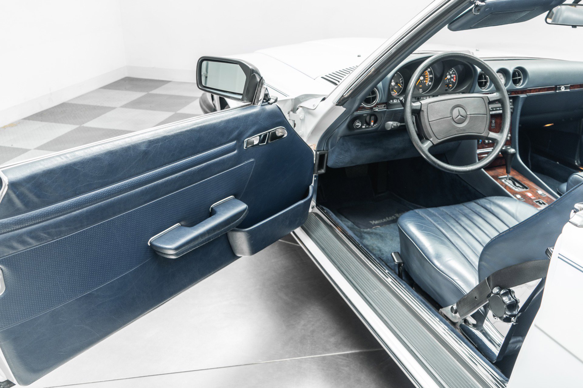 Used 1987 Mercedes-Benz 560 SL image 22