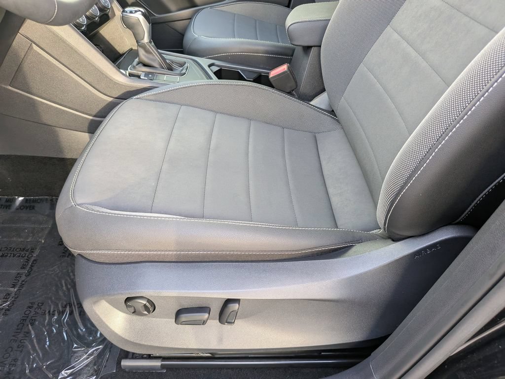 Certified 2023 Volkswagen Taos SE FWD image 18