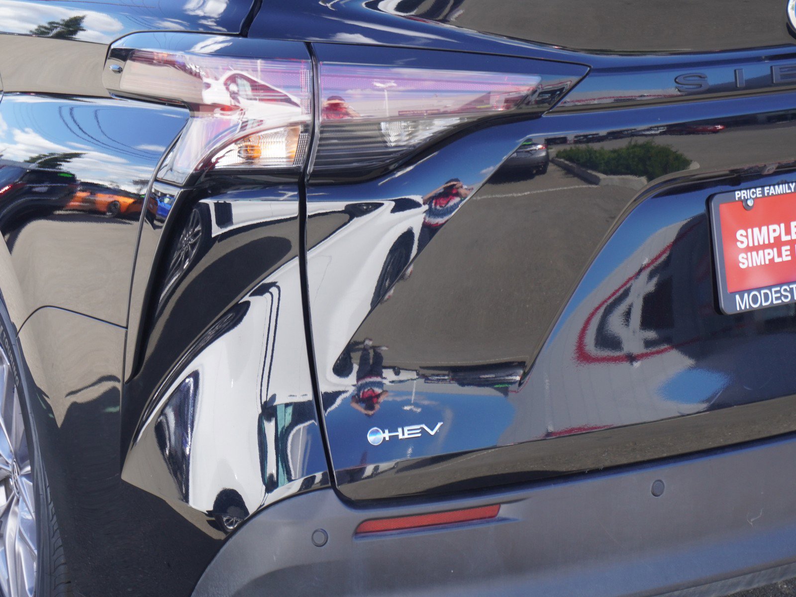 Used 2025 Toyota Sienna XLE image 7