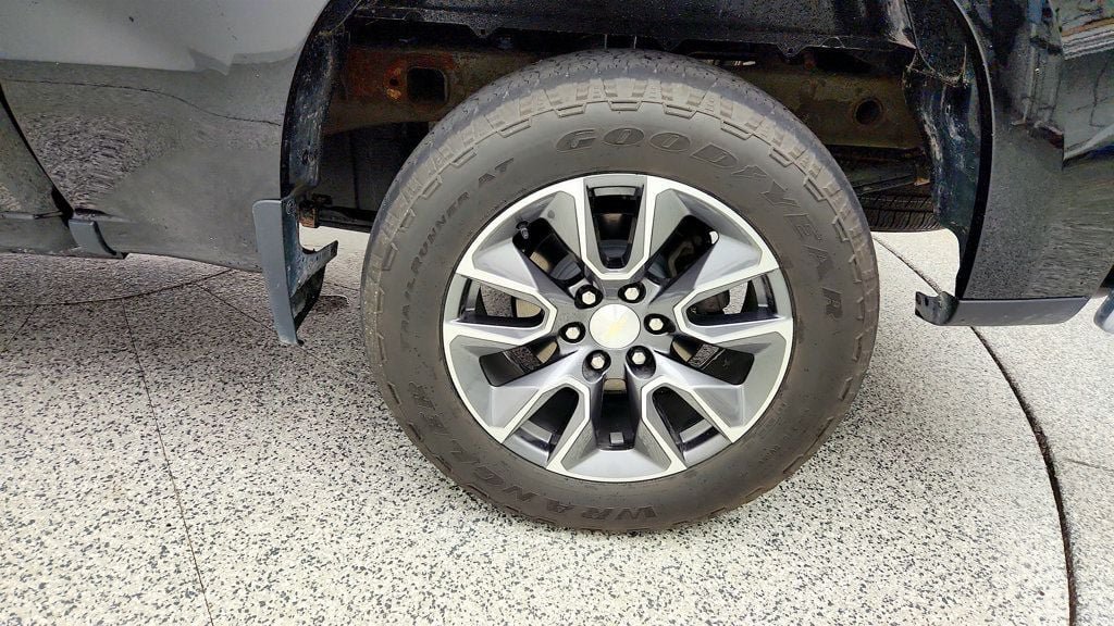Used 2022 Chevrolet Silverado 1500 LT AWD/4WD image 9