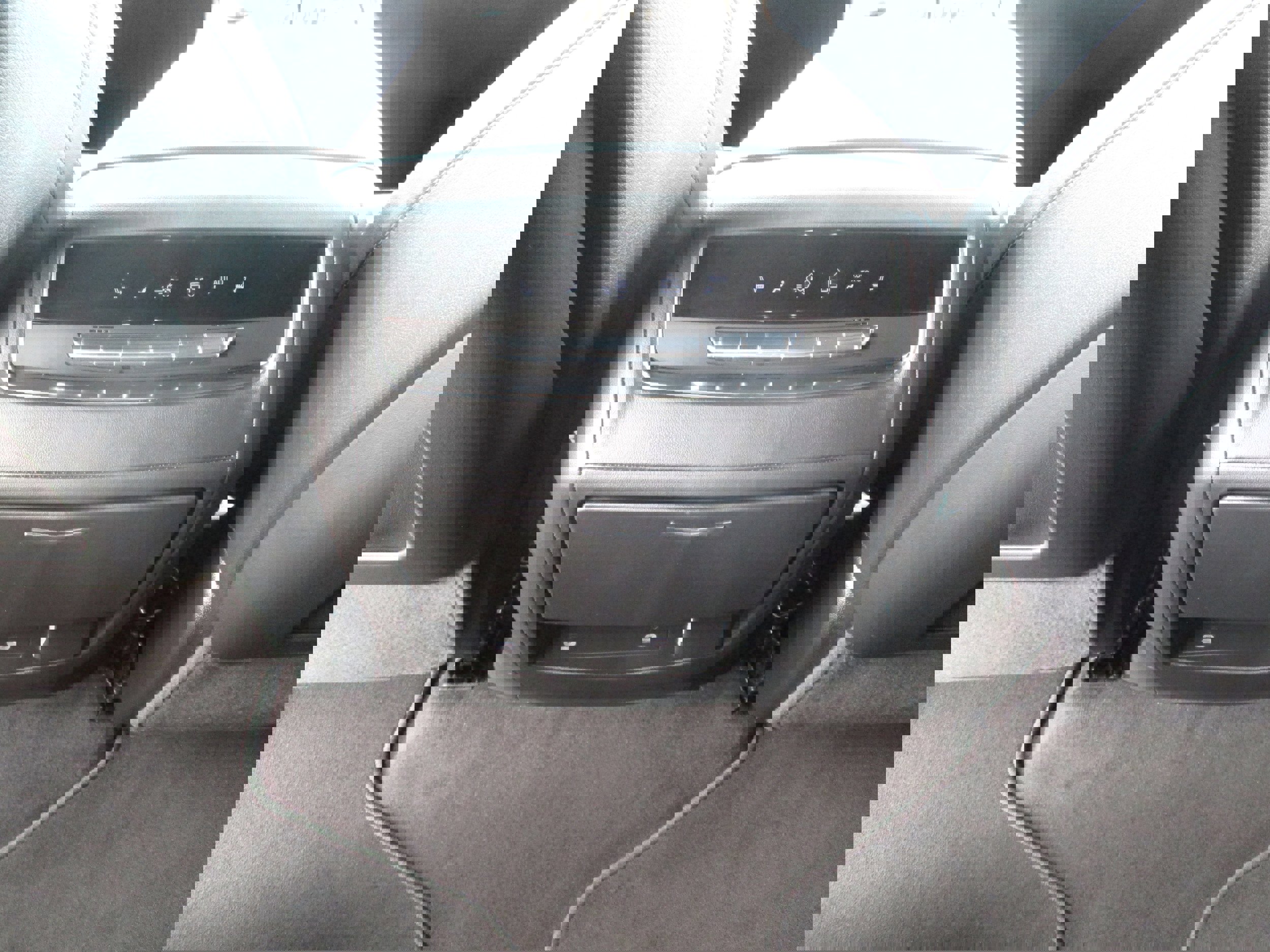 Used 2024 Cadillac Escalade Luxury image 34