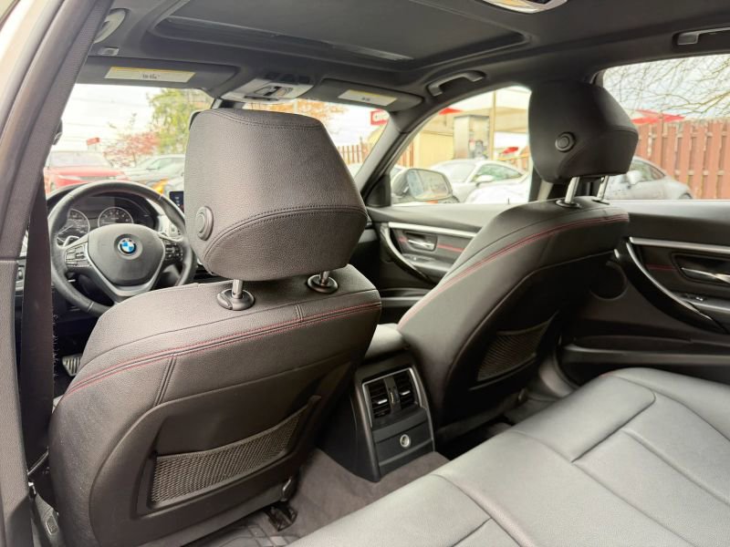 Used 2017 BMW 330i xDrive Sedan AWD/4WD image 17