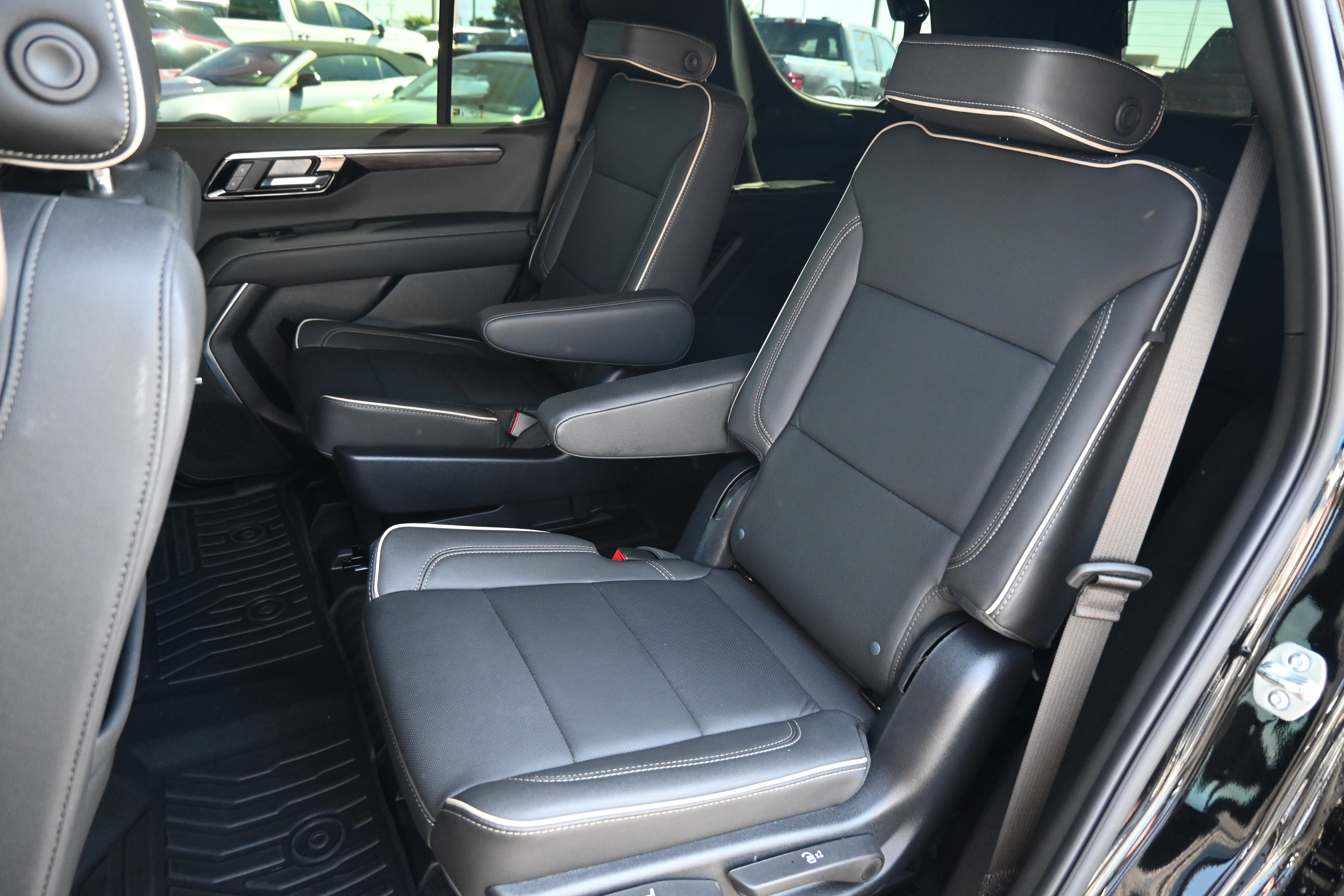 Used 2025 Chevrolet Tahoe Premier AWD/4WD image 33