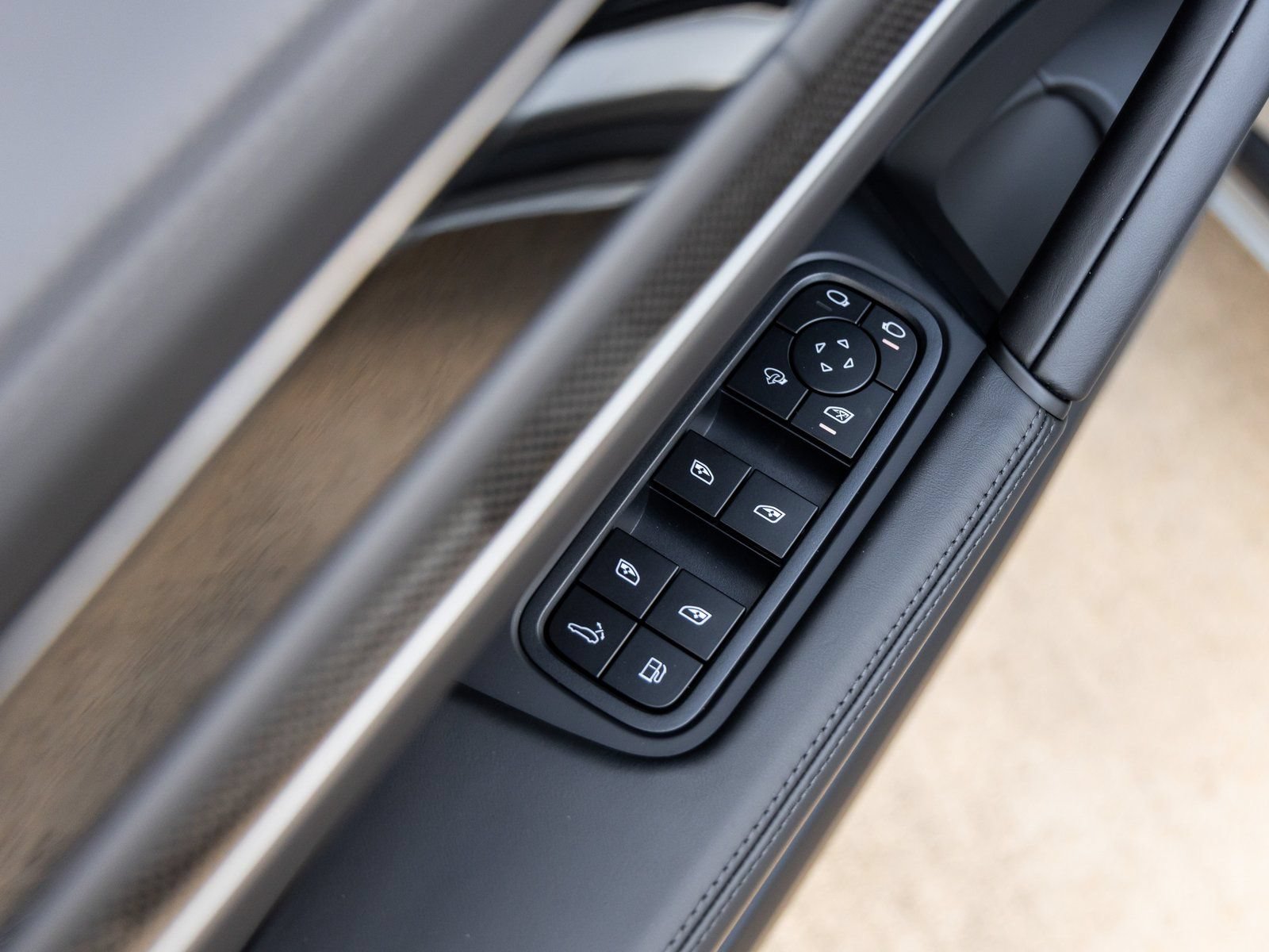 Certified 2025 Porsche Cayenne S AWD/4WD image 23