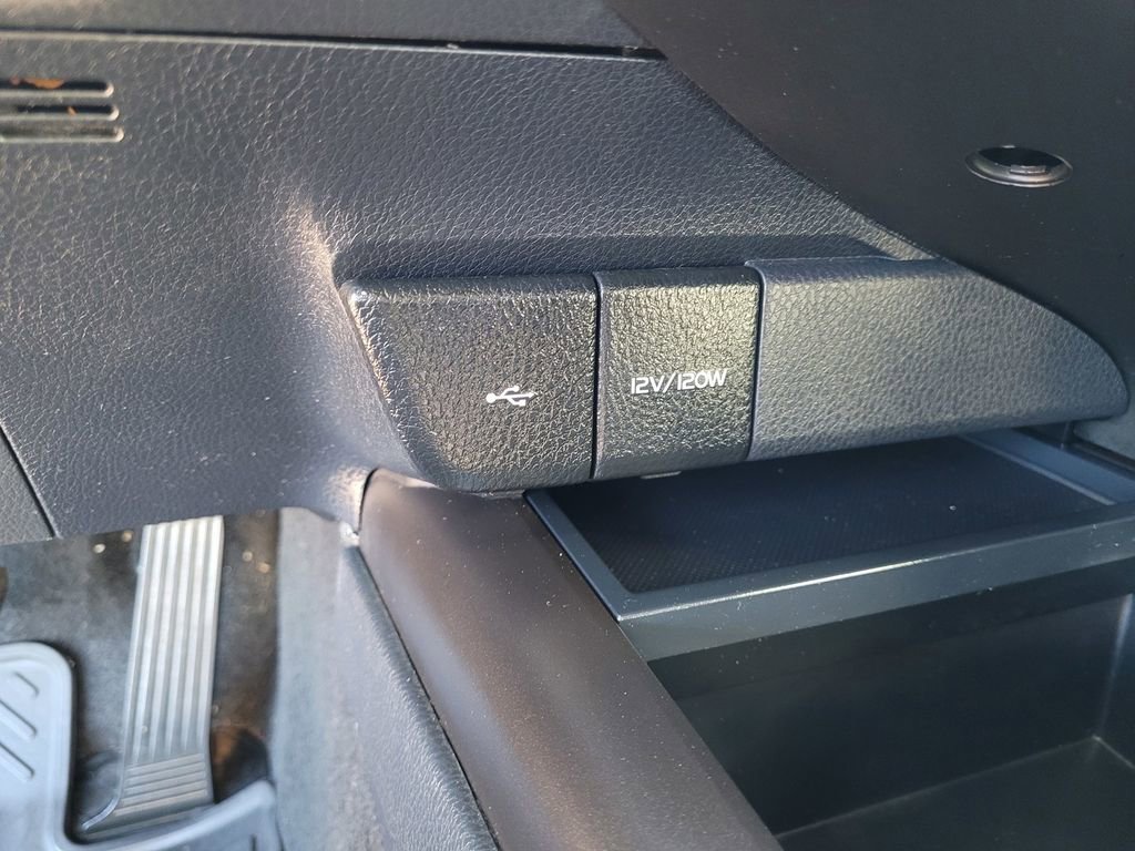 Used 2023 Toyota Camry SE image 14