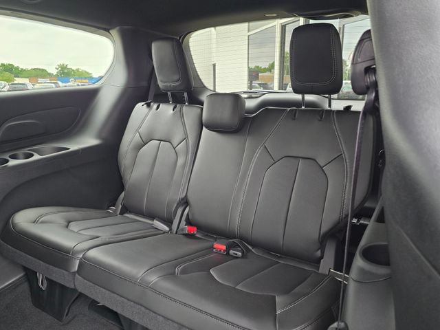 New 2027 Chrysler Pacifica LX FWD image 32
