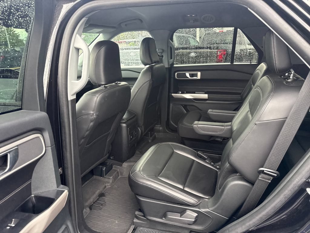 Used 2024 Ford Explorer XLT w/ Equipment Group 202A AWD/4WD image 17