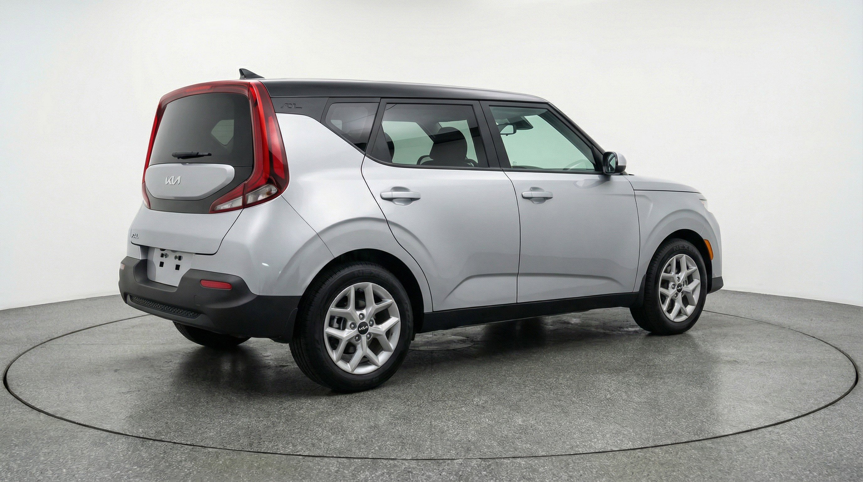 Used 2025 Kia Soul LX w/ LX Technology Package image 9