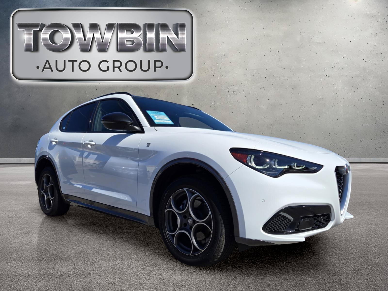 Used 2024 Alfa Romeo Stelvio Ti AWD/4WD image 2
