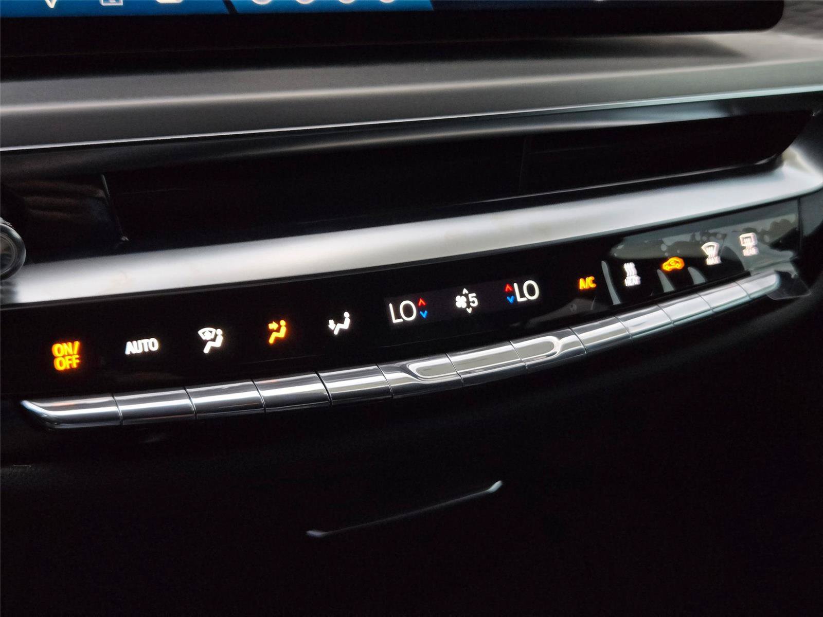 New 2026 Cadillac Lyriq Premium Luxury AWD/4WD image 21