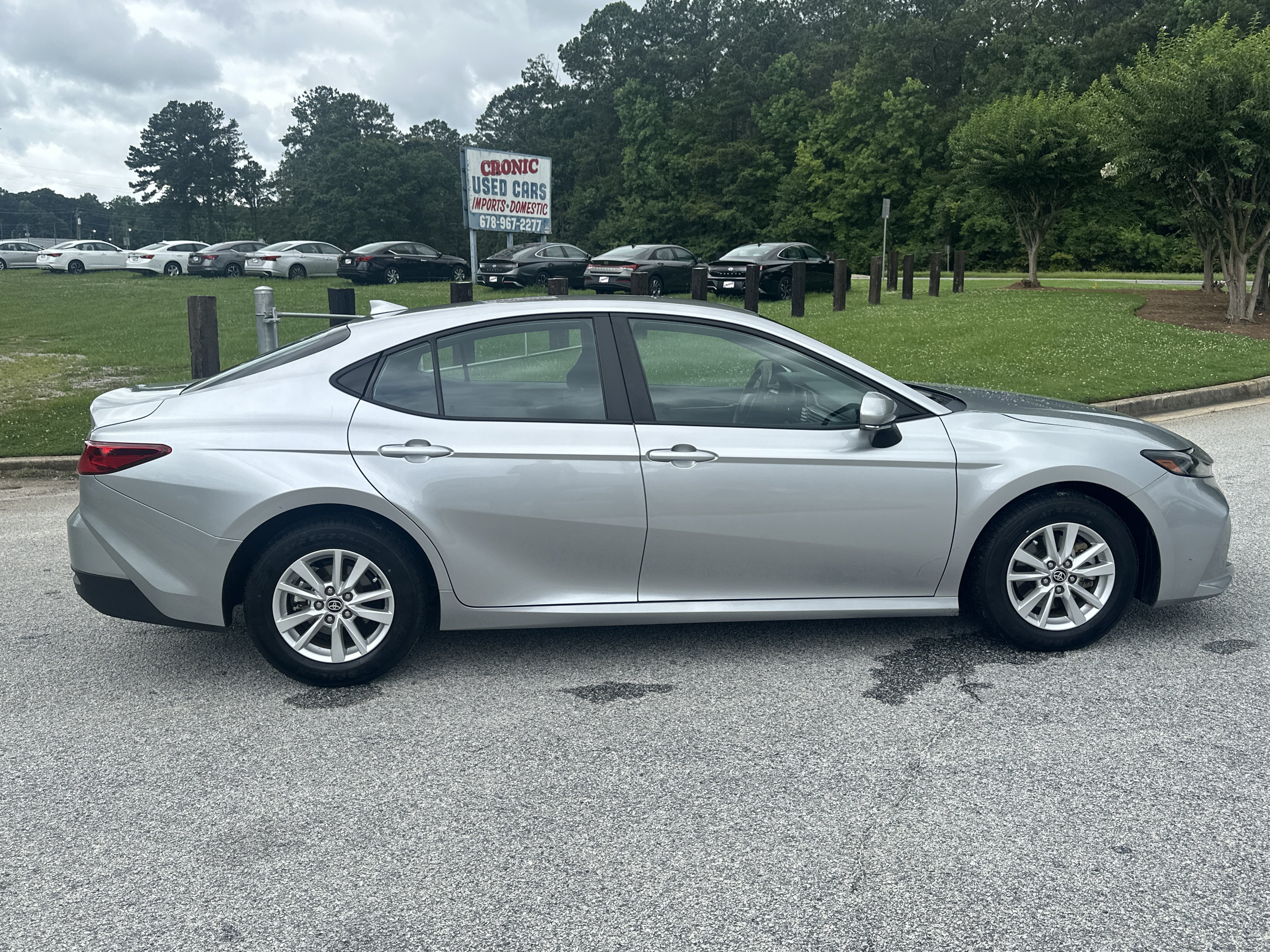 Used 2025 Toyota Camry LE FWD image 4