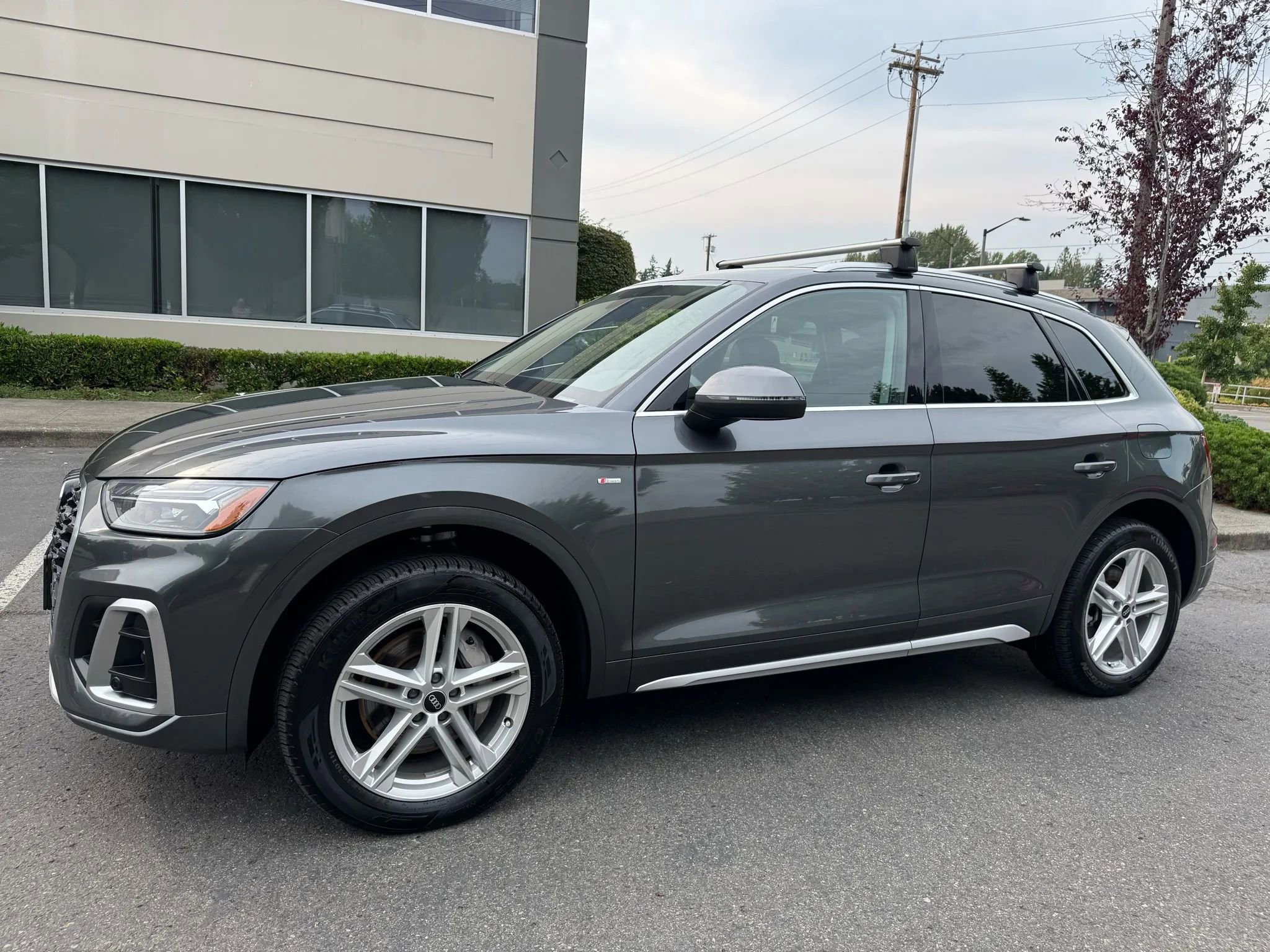 Used 2022 Audi Q5 e Premium w/ Convenience Package image 5