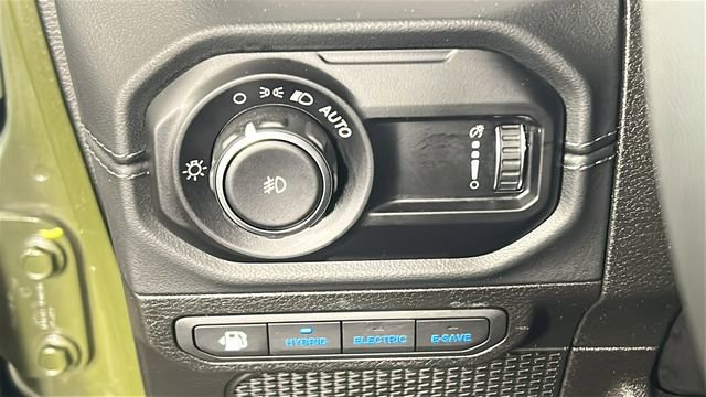 Used 2024 Jeep Wrangler Unlimited Sahara w/ Technology Group AWD/4WD image 19