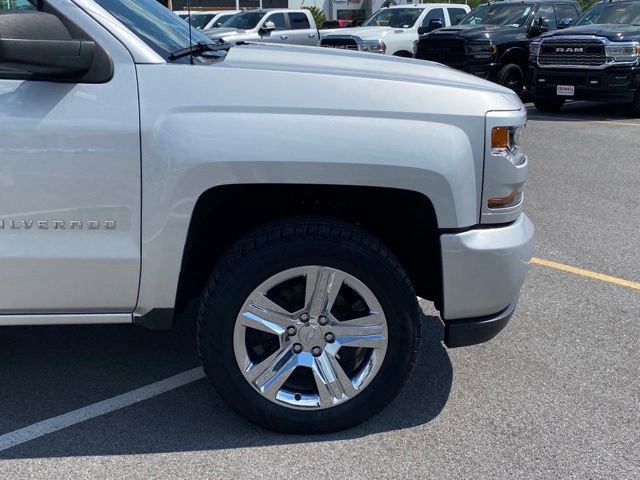 Used 2019 Chevrolet Silverado 1500 Custom w/ Custom Convenience Package AWD/4WD image 9