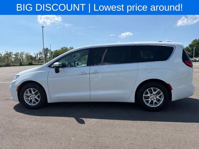 Used 2023 Chrysler Pacifica Touring-L FWD image 17
