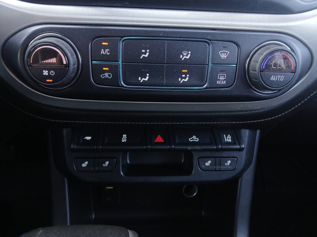 Used 2017 GMC Canyon SLT w/ Driver Alert Package AWD/4WD image 4