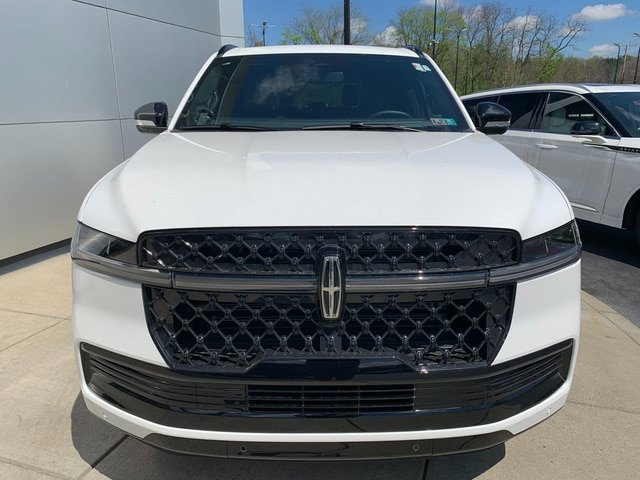 New 2026 Lincoln Navigator Reserve w/ Jet Appearance Package AWD/4WD image 16