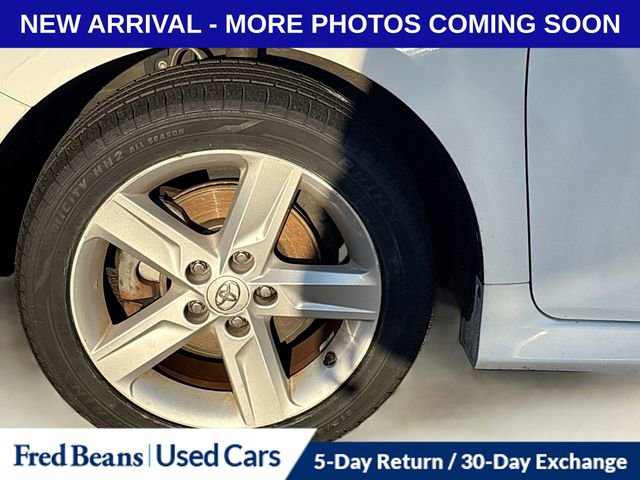 Used 2014 Toyota Camry L image 14