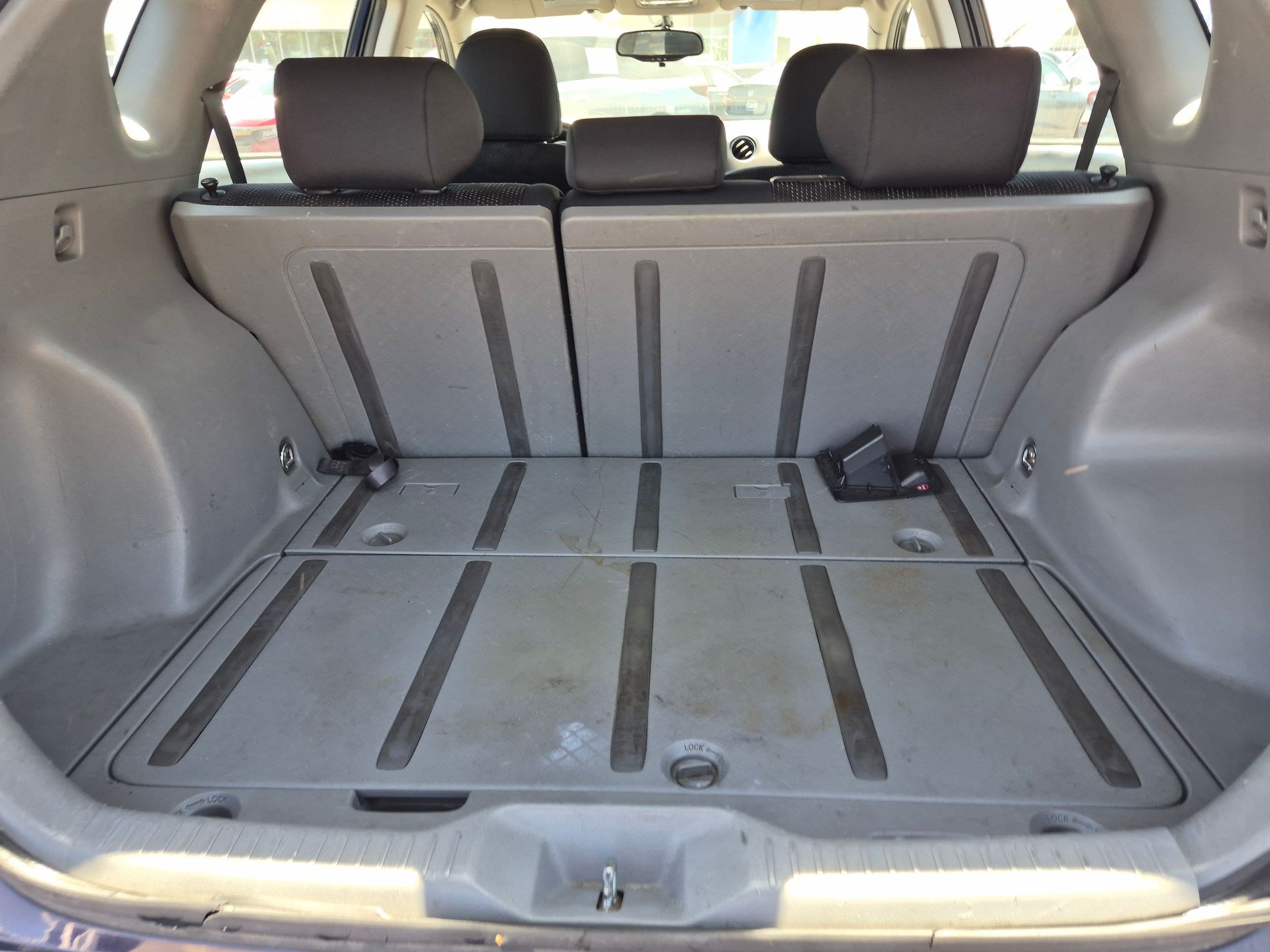 Used 2009 Pontiac Vibe w/ Preferred Package FWD image 26