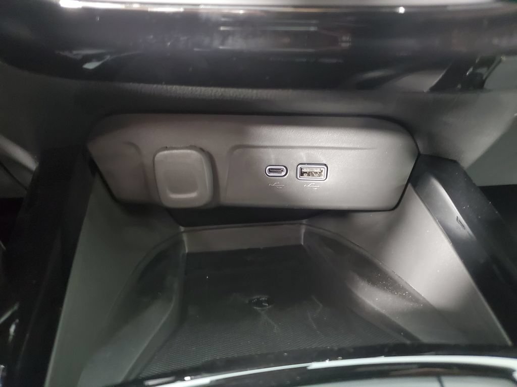New 2026 Chevrolet Trax RS w/ Sunroof Package FWD image 25