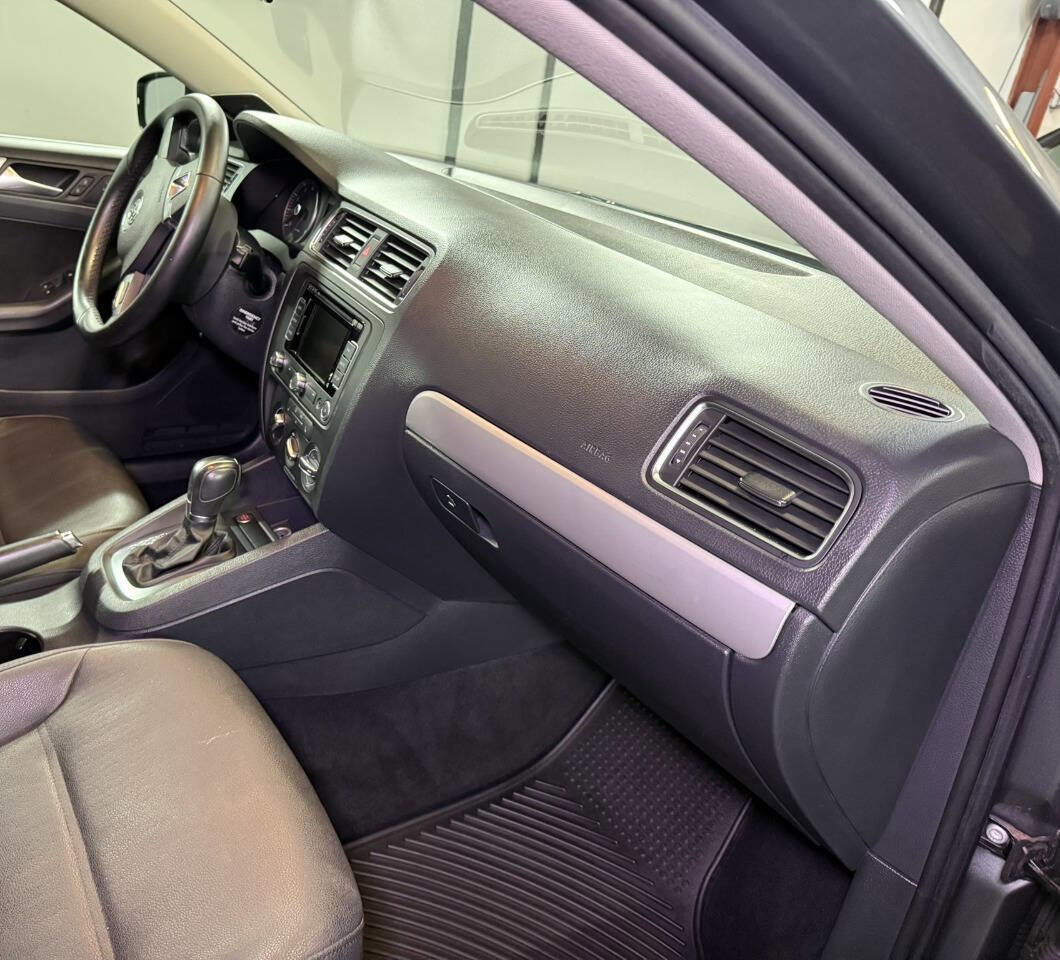 Used 2012 Volkswagen Jetta SEL image 8