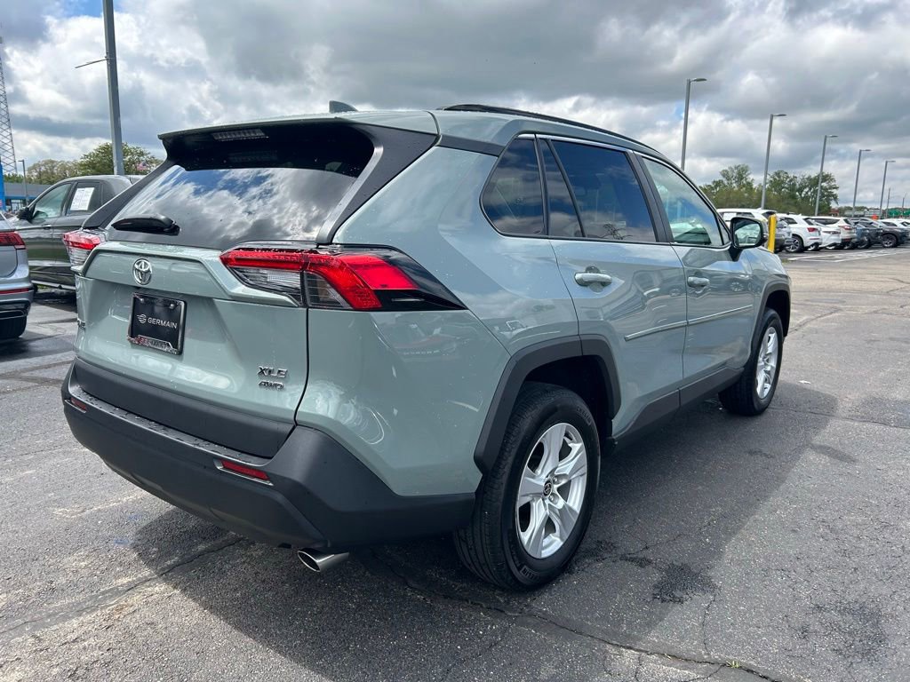 Used 2021 Toyota RAV4 XLE w/ Convenience Package AWD/4WD image 8