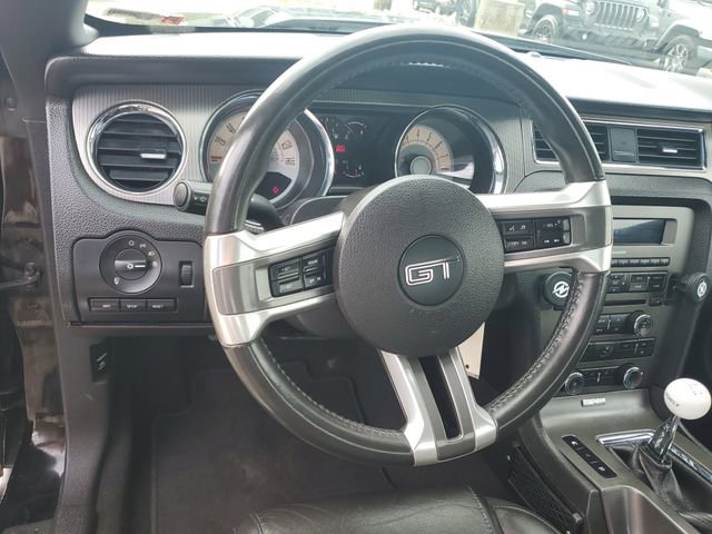Used 2010 Ford Mustang GT Premium RWD image 10