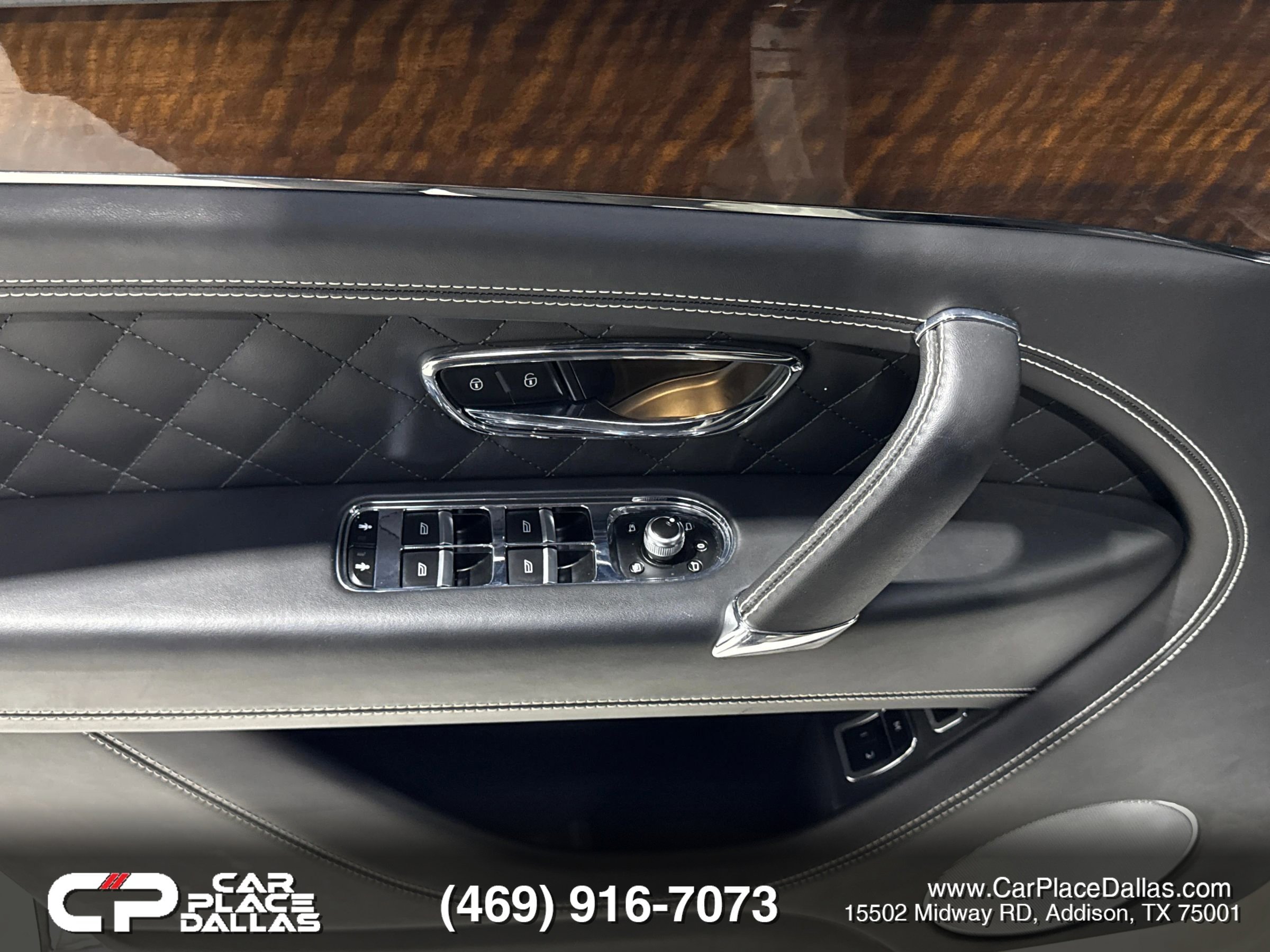 Used 2018 Bentley Bentayga AWD/4WD image 19