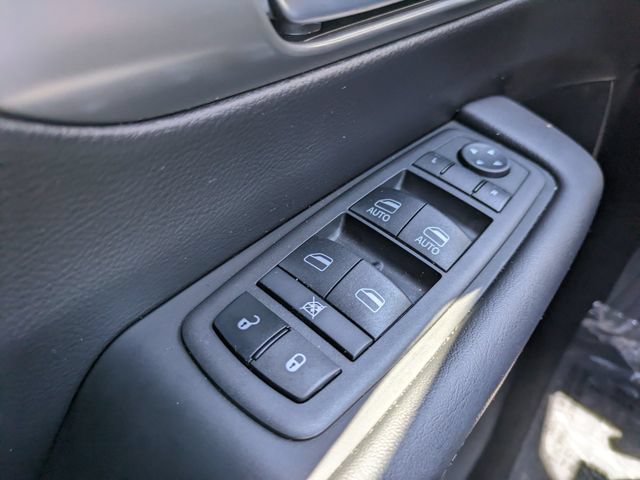 Used 2025 Chrysler Voyager LX FWD image 25
