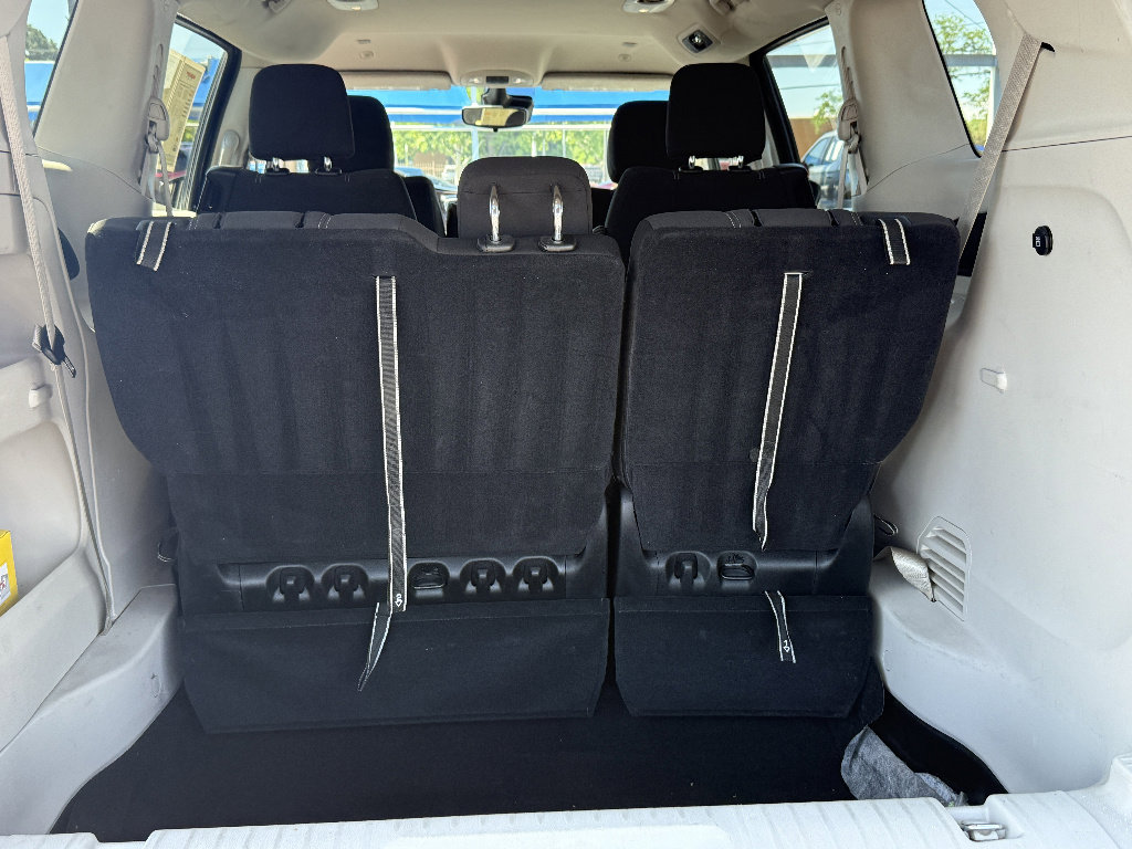 Used 2023 Chrysler Voyager LX FWD image 23