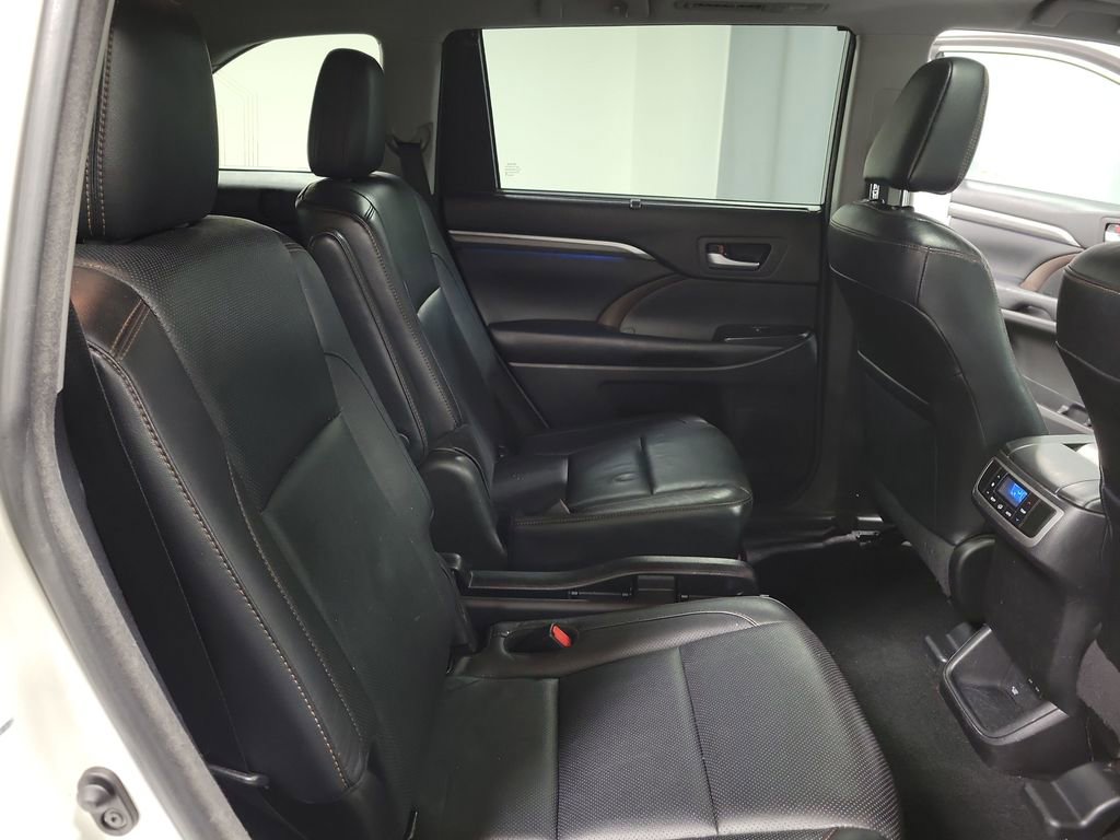 Used 2017 Toyota Highlander Limited image 23