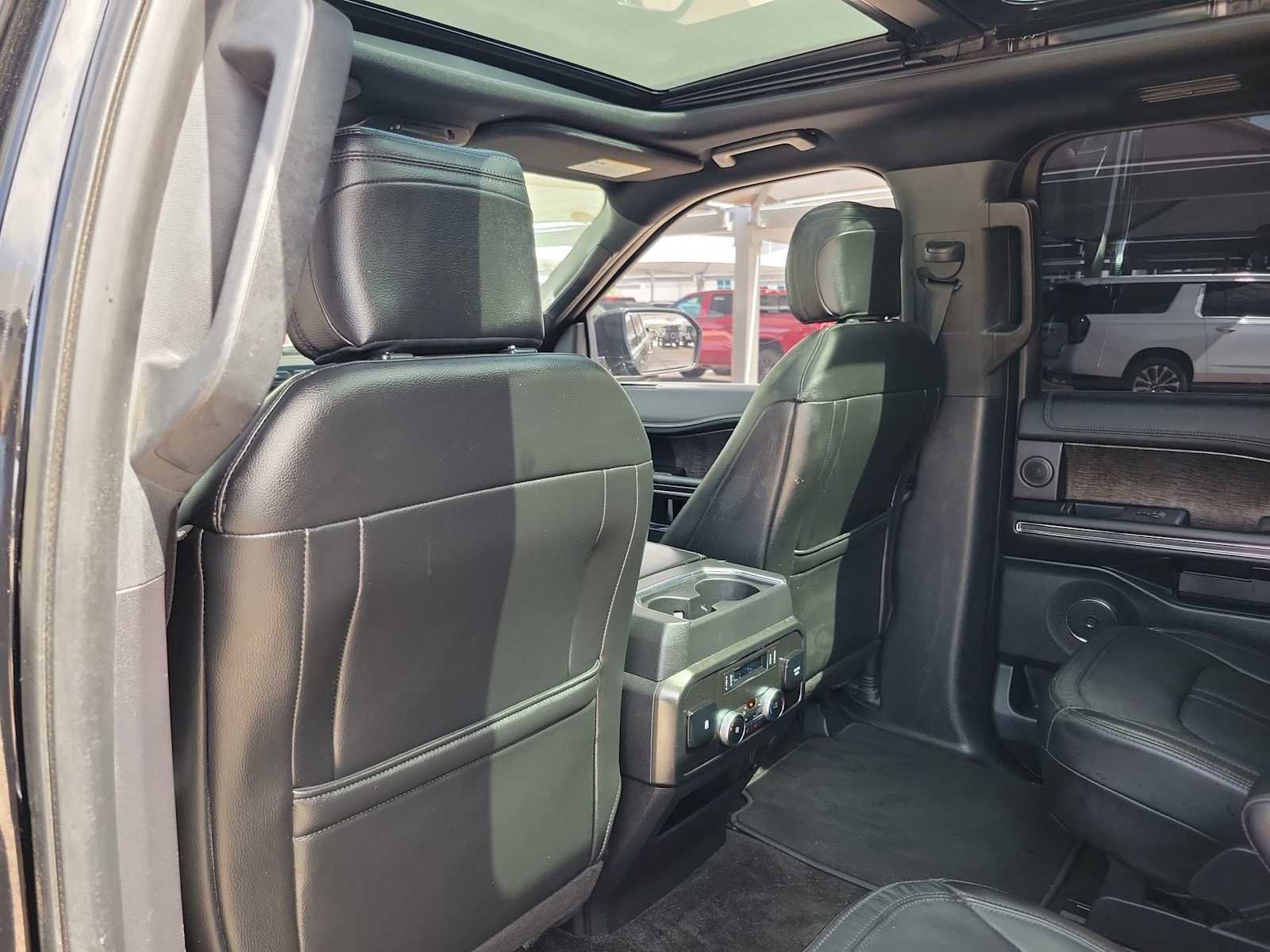 Used 2018 Ford Expedition Limited w/ Equipment Group 301A RWD image 16