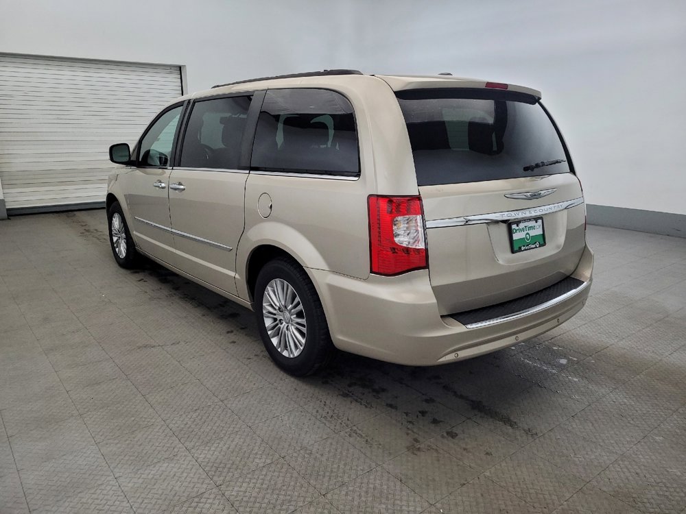 Used 2015 Chrysler Town & Country Touring-L w/ Driver Convenience Group image 5