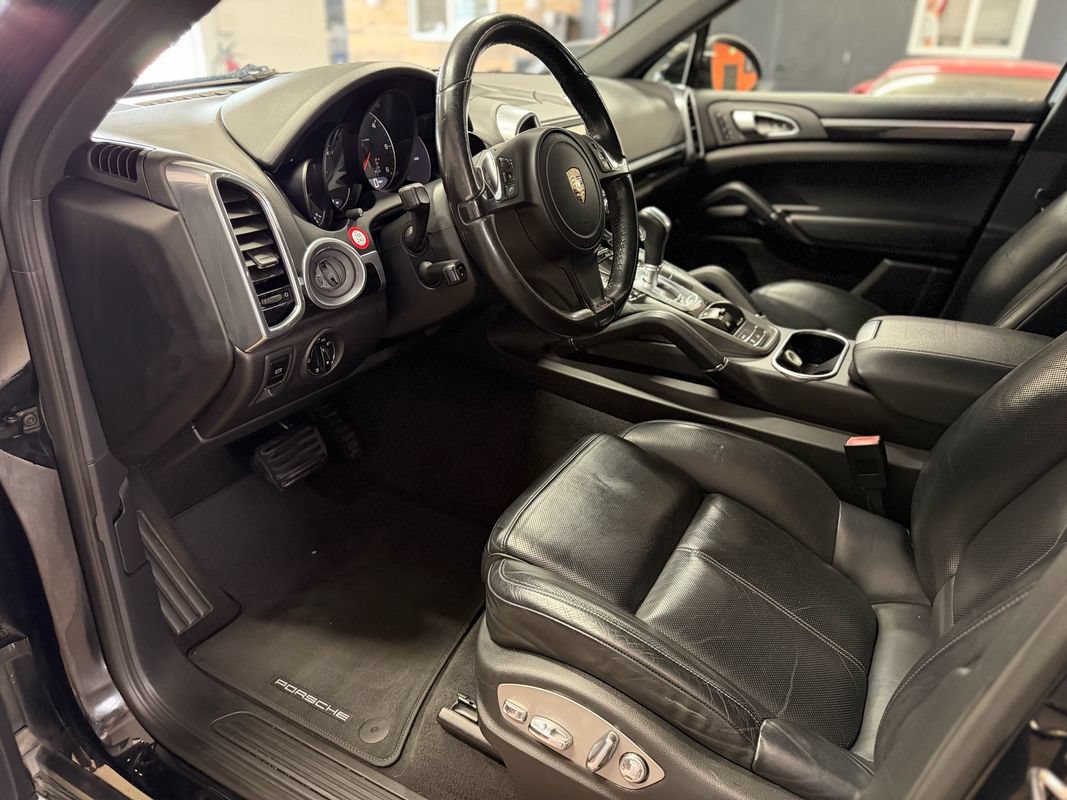 Used 2013 Porsche Cayenne Diesel AWD/4WD image 16