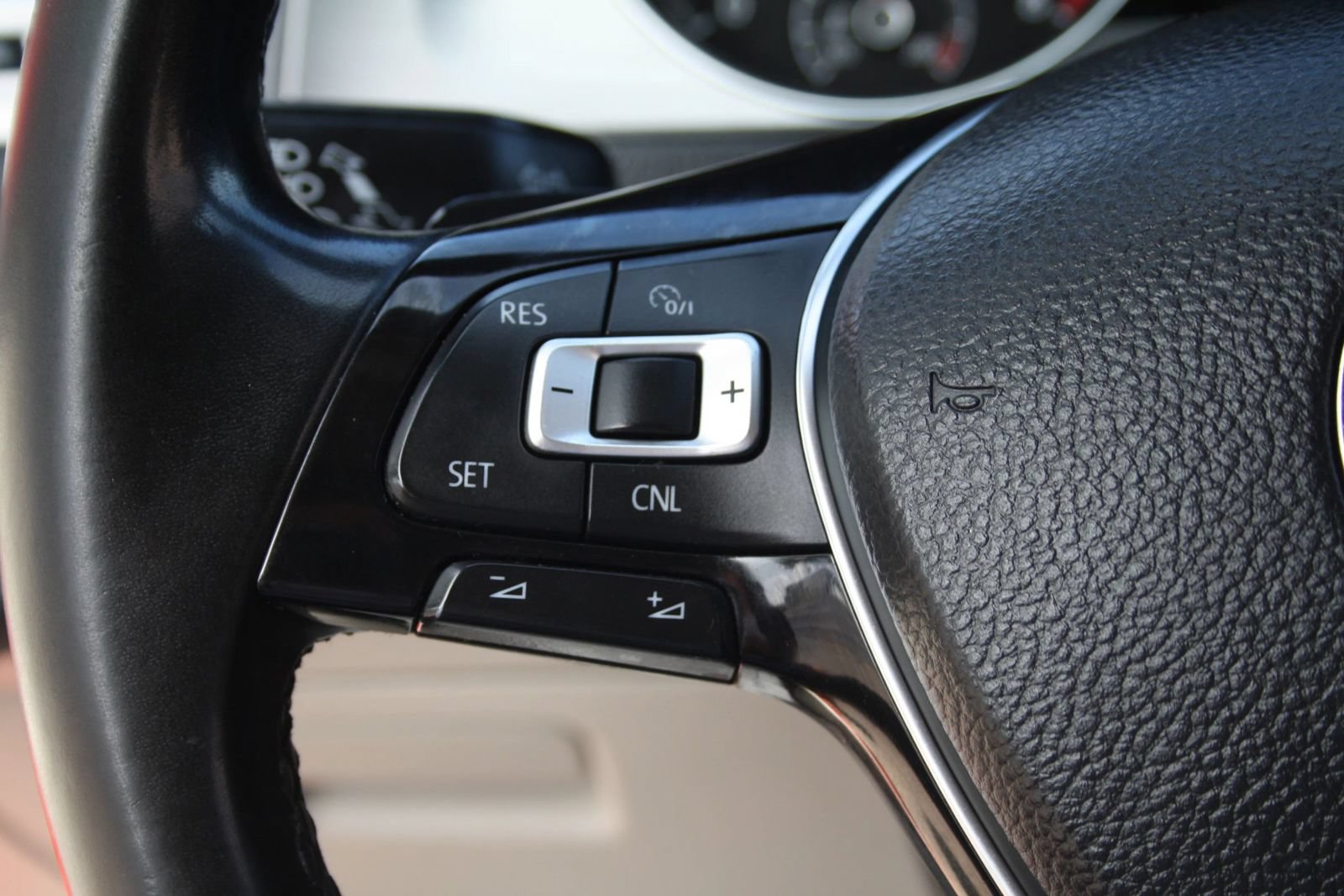 Used 2015 Volkswagen Golf S FWD image 25