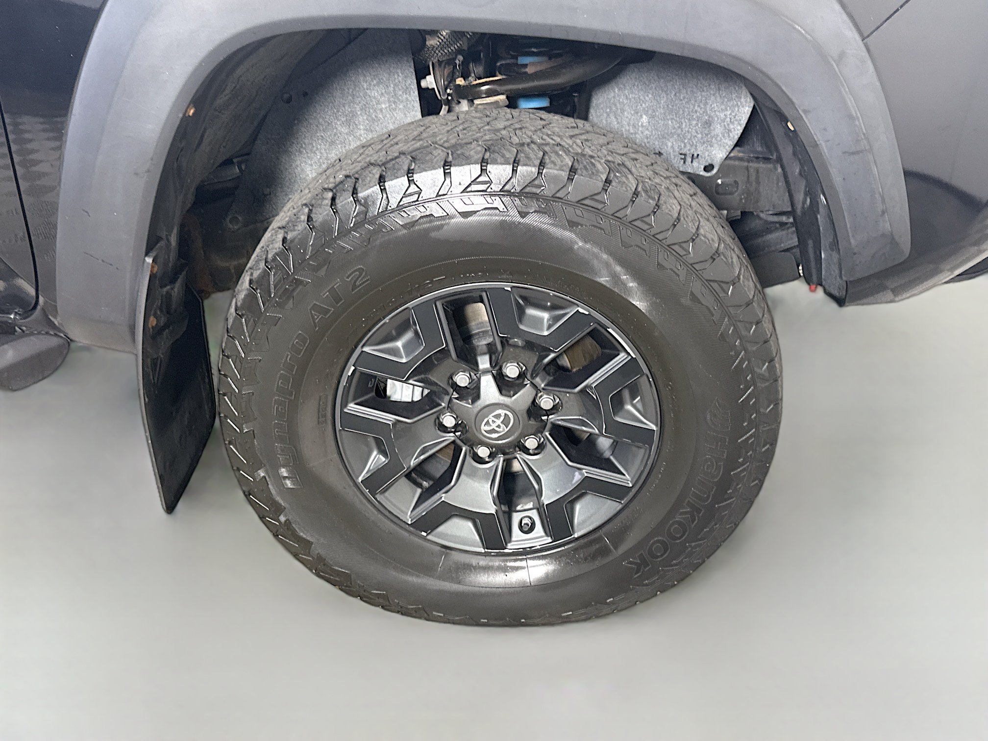 Used 2017 Toyota Tacoma TRD Off-Road w/ Tow Package (A/T) AWD/4WD image 32